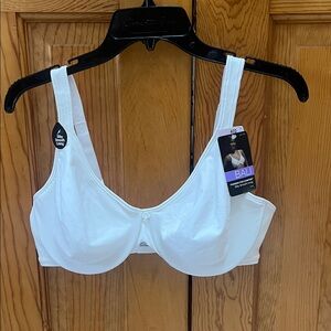 Bali Women's Classic White Bra style 3384 size 40D. Silky smooth lining